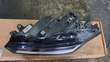 Laden Sie das Bild in den Galerie-Viewer, Frontscheinwerfer Skoda Superb I 3P1941015 Links Scheinwerfer Headlight SCH7722563978eb