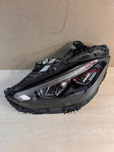 Laden Sie das Bild in den Galerie-Viewer, Frontscheinwerfer Mercedes-Benz A2069066104 Links Scheinwerfer Headlight SCH1303039682bk