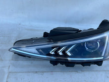 Laden Sie das Bild in den Galerie-Viewer, Frontscheinwerfer Hyundai Elantra 92101-F2 LED Links Scheinwerfer Headlight SCH3418914070vc