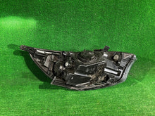 Laden Sie das Bild in den Galerie-Viewer, Frontscheinwerfer Kia Rio III 921011WXXX Links Scheinwerfer Headlight SCH7604925662mw
