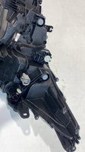Load image into Gallery viewer, Frontscheinwerfer Toyota Corolla 81110-02S60 Rechts Scheinwerfer Headlight SCH3297063255ra