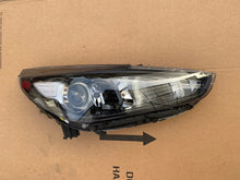 Laden Sie das Bild in den Galerie-Viewer, Frontscheinwerfer Hyundai I30 III 92102-G4060 Rechts Scheinwerfer Headlight