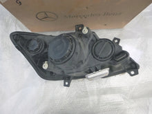 Laden Sie das Bild in den Galerie-Viewer, Frontscheinwerfer Mercedes-Benz Viano A6398202861 LED Links Headlight