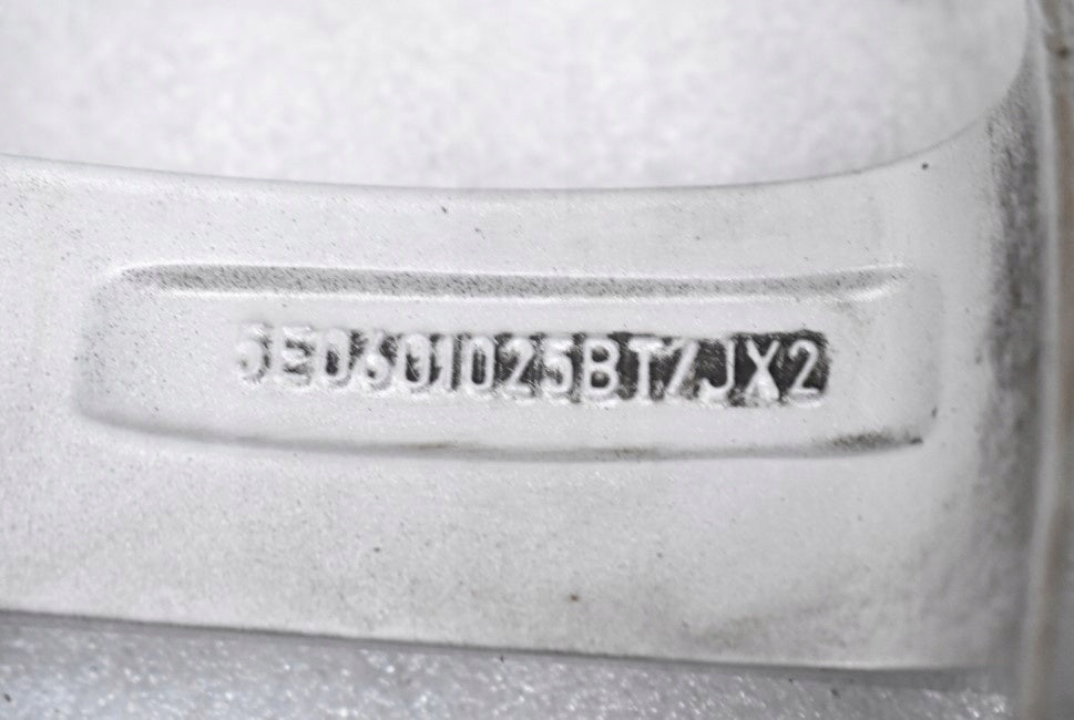 1x Alufelge 17 Zoll 7.0" 5x112 49ET 5E0601025E 5E0601025BT Skoda Superb Iii