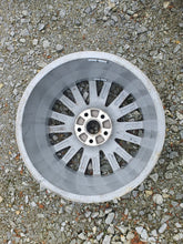 Laden Sie das Bild in den Galerie-Viewer, 1x Alufelge 17 Zoll 7.5" 5x110 45ET 4F0601025AK Audi A6 C6 A4 B7 B6 Rim Wheel FEL2201724684tl