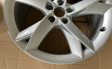 Laden Sie das Bild in den Galerie-Viewer, 1x Alufelge 19 Zoll 8.5" 5x112 32ET Glanz Silber 8T0601025F Audi A4 B8 Rim Wheel FEL2675640949js