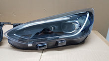 Laden Sie das Bild in den Galerie-Viewer, Frontscheinwerfer Ford Focus JX7B-13E017-CF FULL LED Rechts oder Links