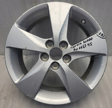 Laden Sie das Bild in den Galerie-Viewer, 1x Alufelge 16 Zoll 6.0&quot; 5x100 45ET Glanz Silber PW457-4700 Toyota Corolla