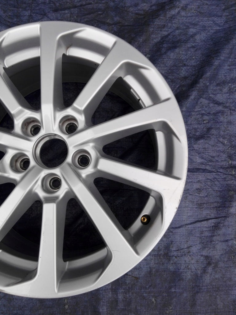 1x Alufelge 17 Zoll 7.5" 5x112 51ET Glanz Silber 8V0601025DM Audi A3 Rim Wheel FEL6809353215tr