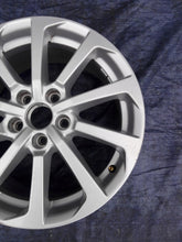 Laden Sie das Bild in den Galerie-Viewer, 1x Alufelge 17 Zoll 7.5" 5x112 51ET Glanz Silber 8V0601025DM Audi A3 Rim Wheel FEL6809353215tr