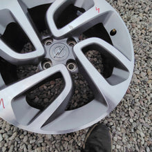 Laden Sie das Bild in den Galerie-Viewer, 1x Alufelge 16 Zoll 6.5" 4x108 20ET Glanz Silber Opel Crossland X Rim Wheel FEL2734841676dm
