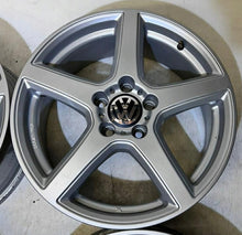 Laden Sie das Bild in den Galerie-Viewer, 4x Alufelge 17 Zoll 7.5" 5x112 47ET Silber Rim Wheel FEL2332177484rf