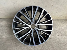 Laden Sie das Bild in den Galerie-Viewer, 1x Alufelge 17 Zoll 6.5" 5x112 52ET Glanz Graphit 5TA601025G VW Touran Rim Wheel FEL8383720242eq