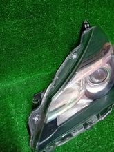 Load image into Gallery viewer, Frontscheinwerfer Toyota Yaris Ein Stück (Rechts oder Links) Headlight SCH3818886889cf
