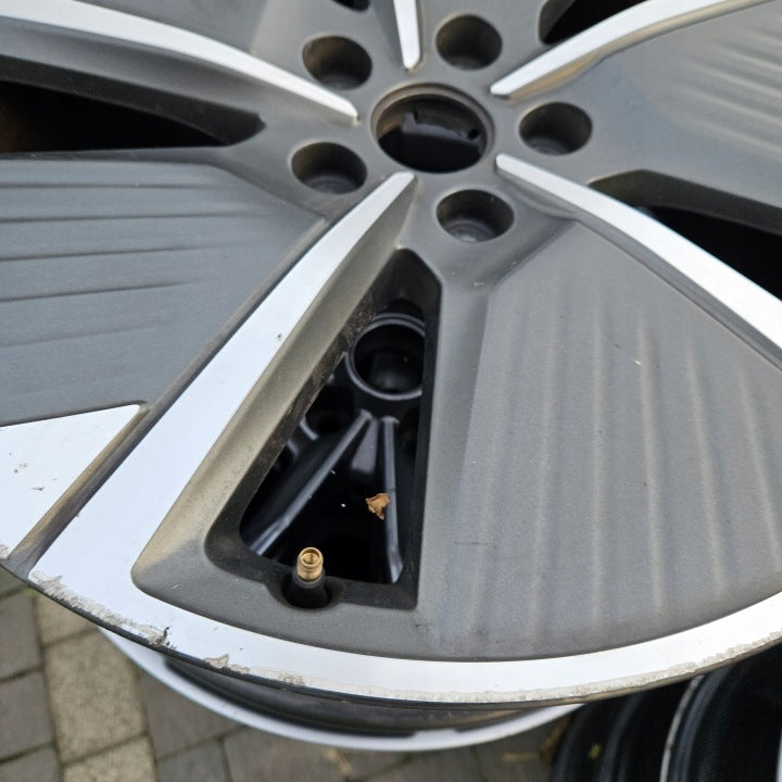 1x Alufelge 18 Zoll 7.5" 5x112 46ET Glanz 5FA601025K Mg Leon Rim Wheel FEL8320996597wh