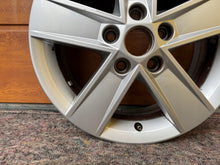 Load image into Gallery viewer, 1x Alufelge 16 Zoll 6.0" 5x112 48ET Glanz Silber 5E0601025M Skoda Octavia Iii FEL1263776968cn