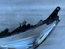 Laden Sie das Bild in den Galerie-Viewer, Frontscheinwerfer Mitsubishi Space Star 8301D445 LED Links Headlight