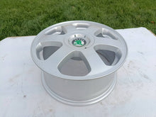 Load image into Gallery viewer, 1x Alufelge 15 Zoll 43ET Glanz Silber 1U0601025A Skoda Octavia I Rim Wheel FEL1447032344uo