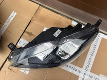 Laden Sie das Bild in den Galerie-Viewer, Frontscheinwerfer Ford Kuga LV4B-13E014-CA Ein Satz Scheinwerfer Headlight SCH5974608187pn