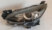 Laden Sie das Bild in den Galerie-Viewer, Frontscheinwerfer Mazda 2 Demio Links Scheinwerfer Headlight