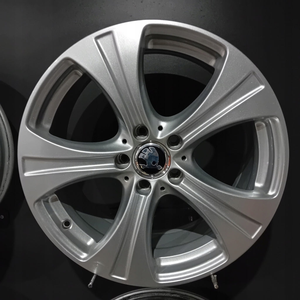 4x Alufelge 18 Zoll 8.0" 5x112 38ET Glanz Silber Mercedes-Benz Superb Iii FEL2793127390io