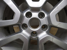 Laden Sie das Bild in den Galerie-Viewer, 1x Alufelge 17 Zoll 7.0&quot; 5x112 45ET Glanz Silber 5L0601025H Skoda Yeti Rim Wheel