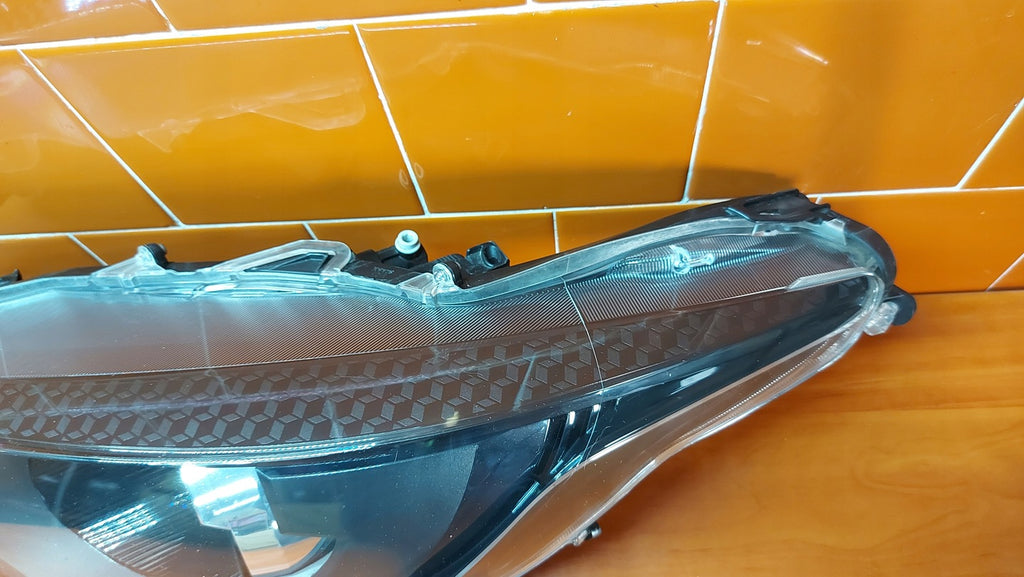 Frontscheinwerfer Toyota Yaris LED Links Scheinwerfer Headlight SCH5363825674nf