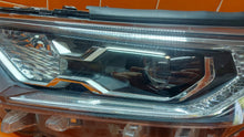 Load image into Gallery viewer, Frontscheinwerfer Toyota V 81185-42A33 LED Ein Stück (Rechts oder Links)