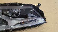 Laden Sie das Bild in den Galerie-Viewer, Frontscheinwerfer VW Passat B7 3AB941006 FALSE Scheinwerfer Headlight SCH2245279581gk