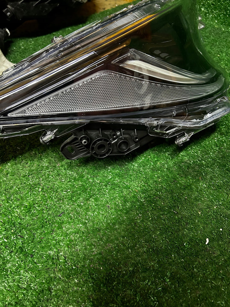 Frontscheinwerfer Toyota Corolla 81110-02S70 LED Rechts