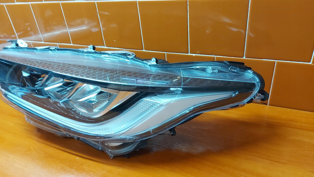 Frontscheinwerfer Toyota Yaris LED Ein Stück (Rechts oder Links) Headlight