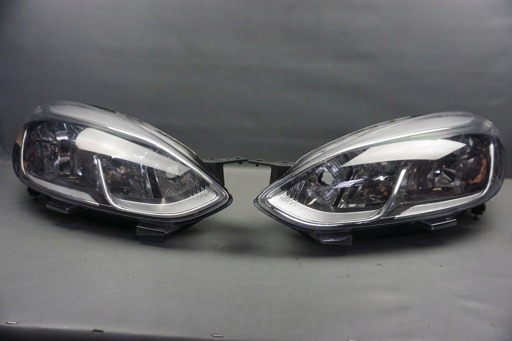 Frontscheinwerfer Ford Fiesta Ein Stück (Rechts oder Links) Headlight