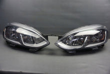 Laden Sie das Bild in den Galerie-Viewer, Frontscheinwerfer Ford Fiesta Ein Stück (Rechts oder Links) Headlight