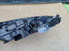 Laden Sie das Bild in den Galerie-Viewer, Frontscheinwerfer Tesla Model 3 1760888-00-F LED Ein Stück (Rechts oder Links)