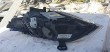 Laden Sie das Bild in den Galerie-Viewer, Frontscheinwerfer Renault Megane III 260100021R Xenon Rechts Headlight SCH7587710543sj