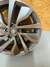 Laden Sie das Bild in den Galerie-Viewer, 1x Alufelge 18 Zoll 7.0" 5x112 45ET Glanz Silber 2GA601025AD VW T-Roc Rim Wheel FEL5185637025ez