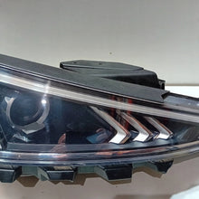 Laden Sie das Bild in den Galerie-Viewer, Frontscheinwerfer Hyundai Elantra 92102F2 92102F2600 Rechts Headlight