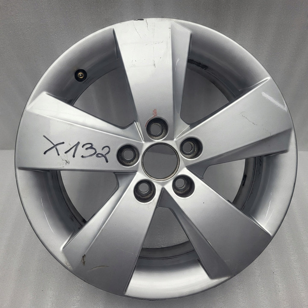 1x Alufelge 15 Zoll 6.0" 5x100 38ET Glanz Silber 6V0601025 Skoda Fabia Iii