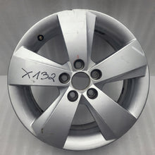 Laden Sie das Bild in den Galerie-Viewer, 1x Alufelge 15 Zoll 6.0&quot; 5x100 38ET Glanz Silber 6V0601025 Skoda Fabia Iii