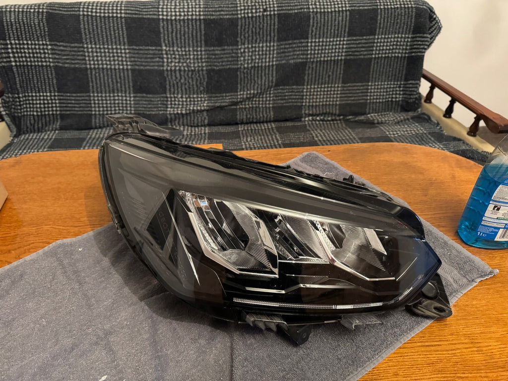 Frontscheinwerfer Peugeot 2008 208 II 9833036180 90200108 Rechts Headlight