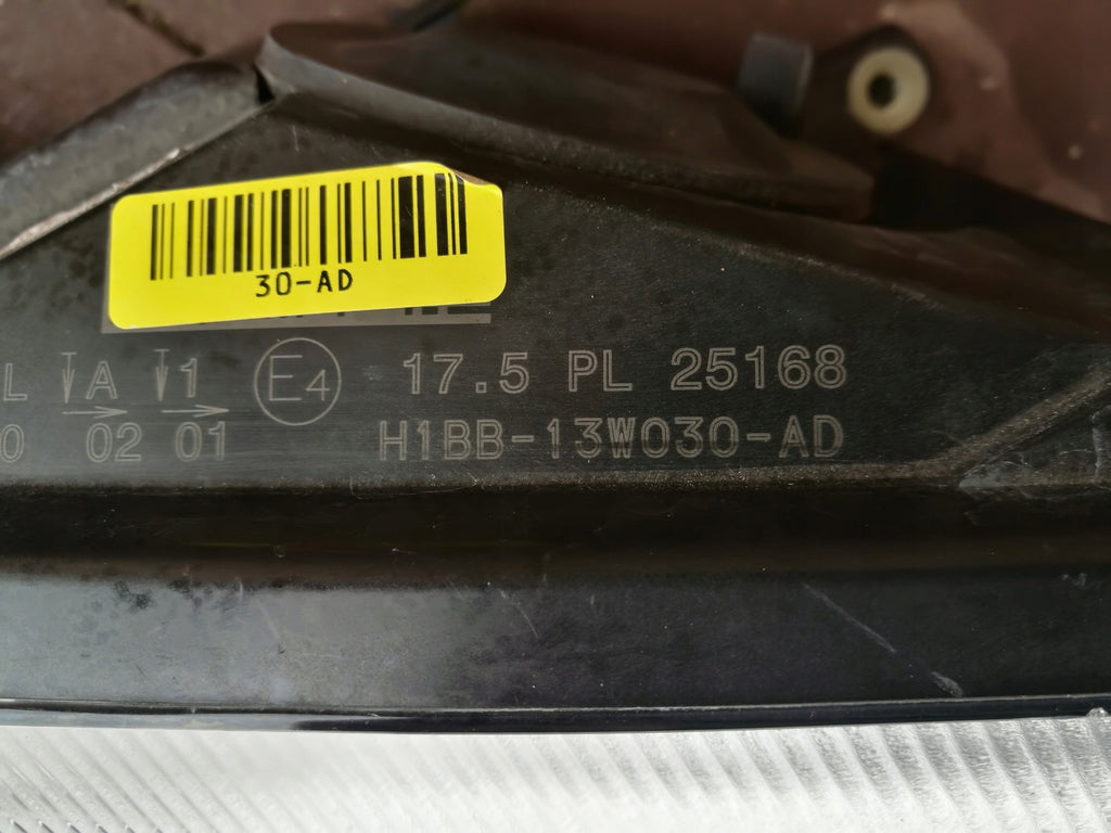 Frontscheinwerfer Ford Fiesta H1BB-13W029-AE Ein Stück (Rechts oder Links)