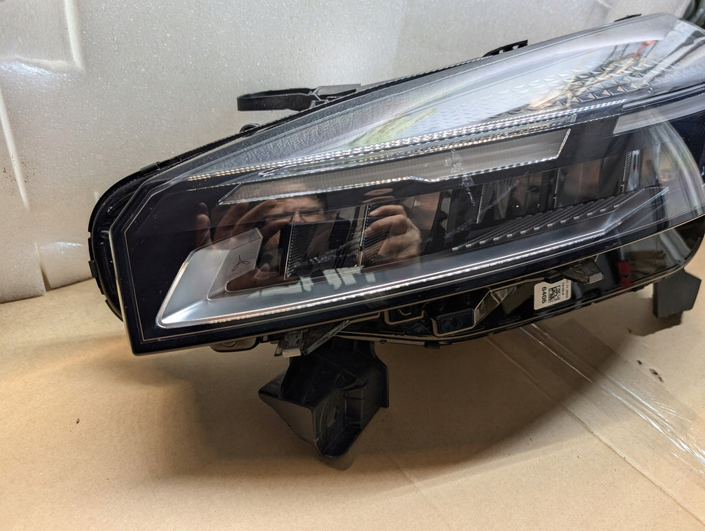 Frontscheinwerfer Mitsubishi Colt V I Clio 260600149R LED Rechts oder Links