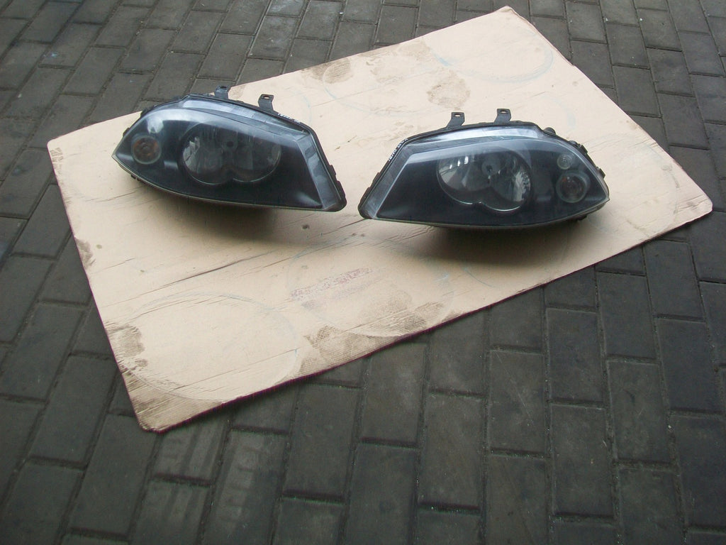 Frontscheinwerfer Seat Cordoba Ibiza III 89306231 LED Rechts oder Links