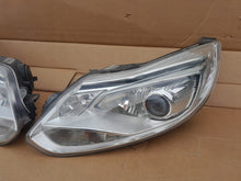 Laden Sie das Bild in den Galerie-Viewer, Frontscheinwerfer Ford Focus BM51-13D154-AE Xenon Ein Stück (Rechts oder Links) SCH7052739941lt