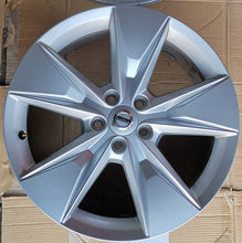 Laden Sie das Bild in den Galerie-Viewer, 4x Alufelge 18 Zoll 7.5" 5x108 50 5ET Glanz Silber 31680200 Volvo V60 I Xc60 FEL8477137692jw