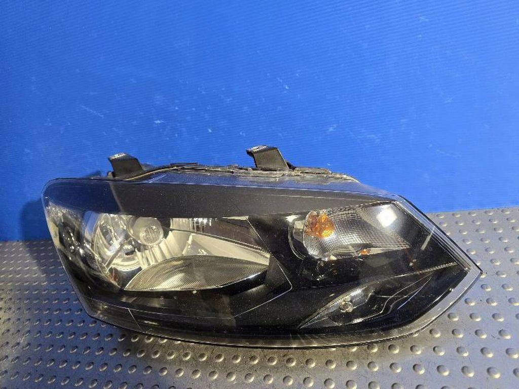 Frontscheinwerfer VW Polo IV 6R1941016E Rechts Scheinwerfer Headlight