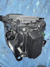 Laden Sie das Bild in den Galerie-Viewer, Frontscheinwerfer Fiat 500 51844937 Xenon Links Scheinwerfer Headlight SCH8871173678cc