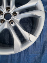 Laden Sie das Bild in den Galerie-Viewer, 1x Alufelge 20 Zoll 8.5" 5x112 33ET Glanz Silber 8R0601025 Audi Q5 Rim Wheel FEL6882760131iy