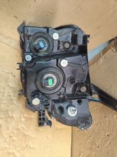 Load image into Gallery viewer, Frontscheinwerfer Mitsubishi Pajero IV Xenon Rechts Scheinwerfer Headlight