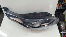 Laden Sie das Bild in den Galerie-Viewer, Frontscheinwerfer Kia Ceed 92102-J7100 LED Rechts Scheinwerfer Headlight